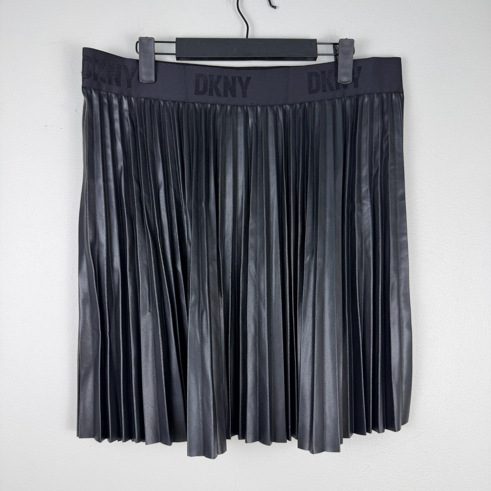 DKNY Pleated Faux Leather Mini Skirt Womens Large Black Elastic Waist Modern Fit - Picture 6 of 11